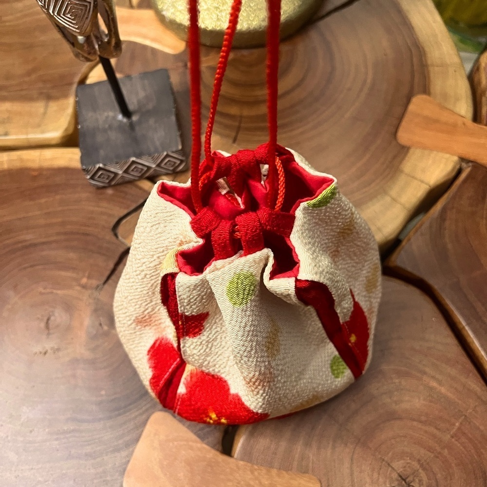 Adorable, Asian inspired, cream and red, wristlet, cinched, pouch purse.